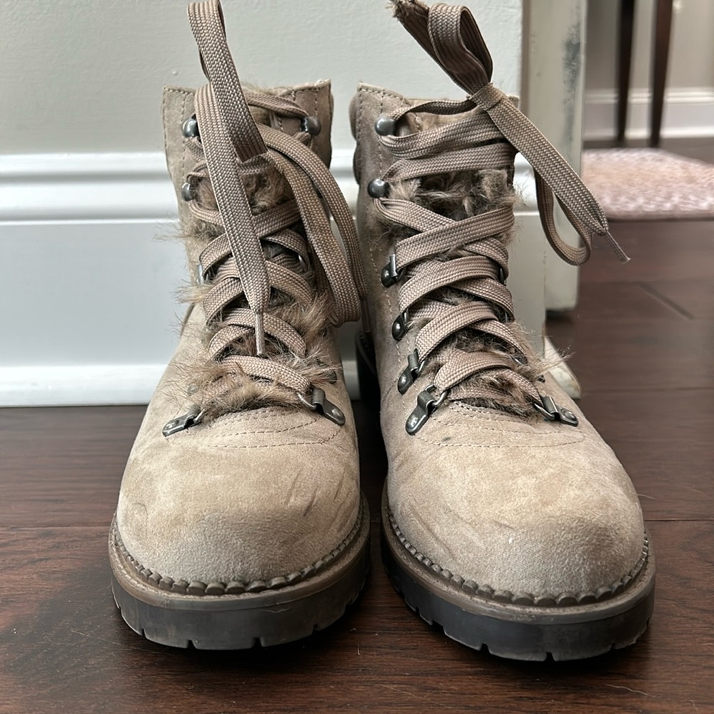 Espirit size 9 beige hiking boots